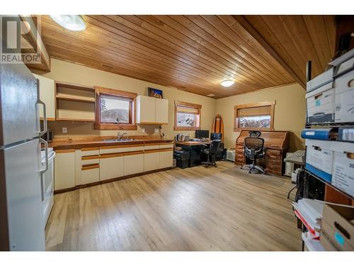 2800 Blackbear Crescent, Kimberley, BC - Indoor Photo Showing Kitchen With Double Sink