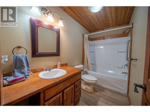 2800 Blackbear Crescent, Kimberley, BC - Indoor Photo Showing Bathroom