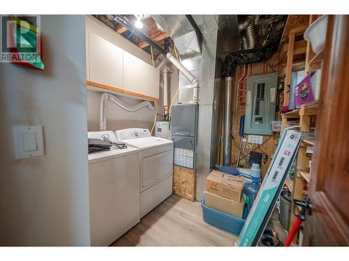 2800 Blackbear Crescent, Kimberley, BC - Indoor Photo Showing Laundry Room