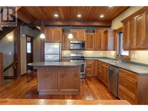 2800 Blackbear Crescent, Kimberley, BC - Indoor Photo Showing Kitchen With Double Sink