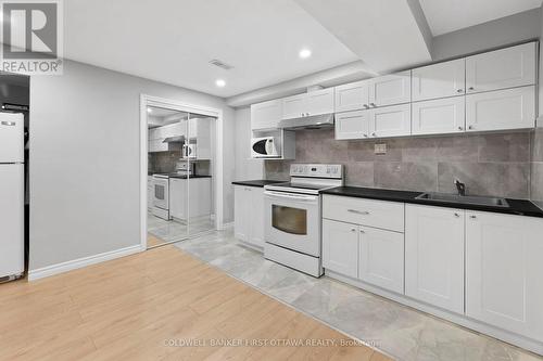 152 Flamborough Way, Ottawa, ON - Indoor Photo Showing Kitchen