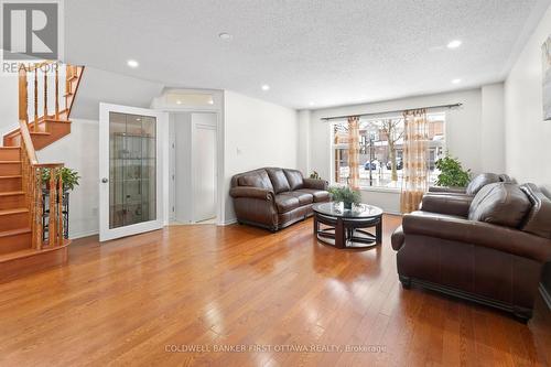 152 Flamborough Way, Ottawa, ON - Indoor Photo Showing Living Room