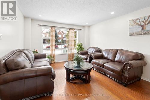 152 Flamborough Way, Ottawa, ON - Indoor Photo Showing Living Room