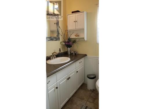 6064 Norman Road, 100 Mile House, BC - Indoor Photo Showing Bathroom