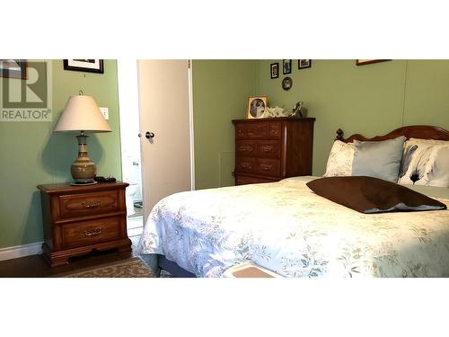 6064 Norman Road, 100 Mile House, BC - Indoor Photo Showing Bedroom