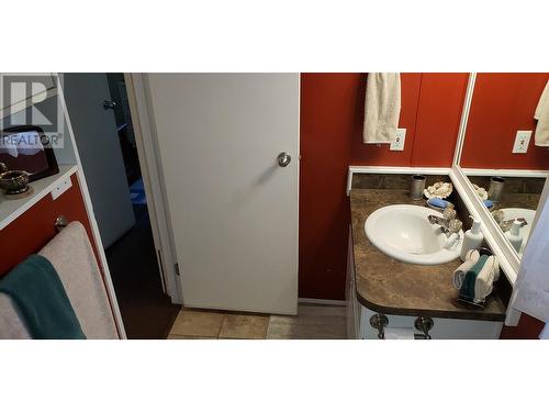 6064 Norman Road, 100 Mile House, BC - Indoor Photo Showing Bathroom