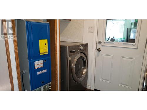 6064 Norman Road, 100 Mile House, BC - Indoor Photo Showing Laundry Room