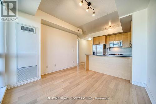 711 - 2756 Old Leslie Street, Toronto, ON - Indoor Photo Showing Kitchen