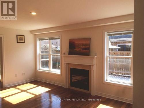 31 Young Crescent, Niagara-On-The-Lake, ON - Indoor Photo Showing Living Room With Fireplace