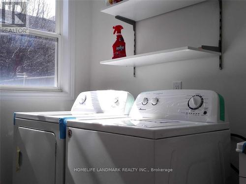 31 Young Crescent, Niagara-On-The-Lake, ON - Indoor Photo Showing Laundry Room