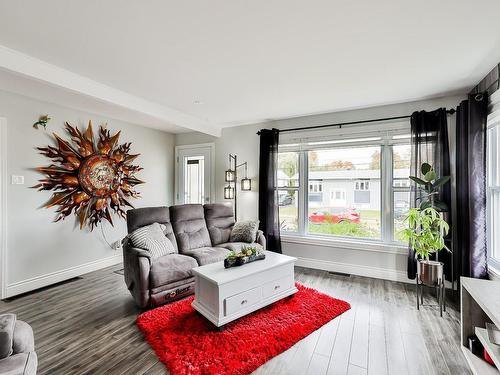 Salon - 380 17E Avenue, Saint-Jérôme, QC - Indoor Photo Showing Living Room