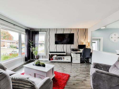 Salon - 380 17E Avenue, Saint-Jérôme, QC - Indoor Photo Showing Living Room