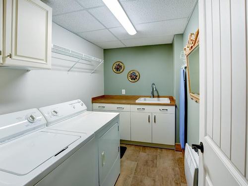 Salle de lavage - 168 Ch. Cambria, Gore, QC - Indoor Photo Showing Laundry Room