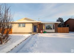 6416 17 AV NW  Edmonton, AB T6L 1N4