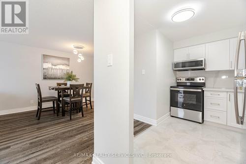 501 - 25 Trailwood Drive, Mississauga, ON - Indoor Photo Showing Kitchen