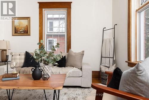 57 Mcmurray Street, Bracebridge, ON - Indoor Photo Showing Living Room