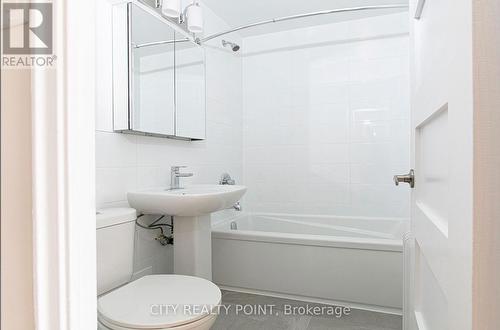 606 - 2 Grandstand Place, Toronto, ON - Indoor Photo Showing Bathroom