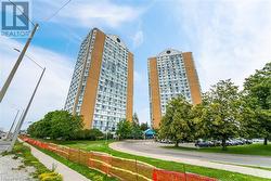 25 TRAILWOOD Drive Unit# 501  Mississauga, ON L4Z 3K9