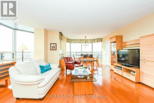 1204 - 320 Mill Street S, Brampton, ON - Indoor Photo Showing Living Room