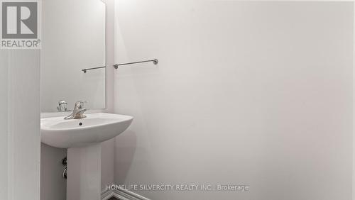 #113 - 77 Diana Avenue, Brantford, ON - Indoor Photo Showing Bathroom