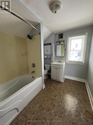 244 Hemlock Street, Timmins (Tne - Hill District), ON - Indoor Photo Showing Bathroom