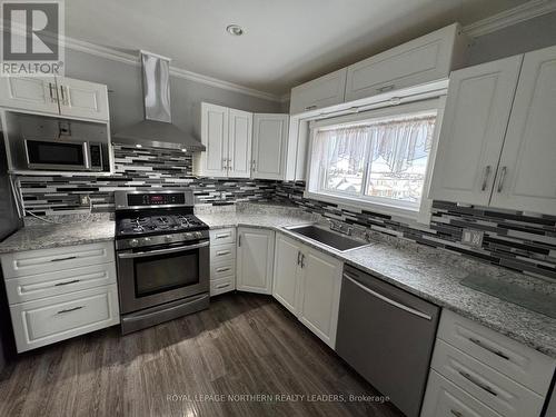 244 Hemlock Street, Timmins (Tne - Hill District), ON - Indoor Photo Showing Kitchen