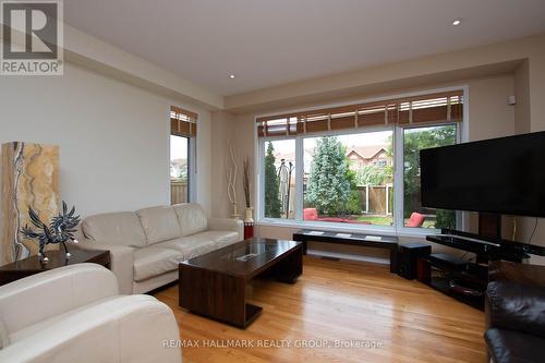 1397 Kitchener Avenue, Ottawa, ON - Indoor Photo Showing Living Room