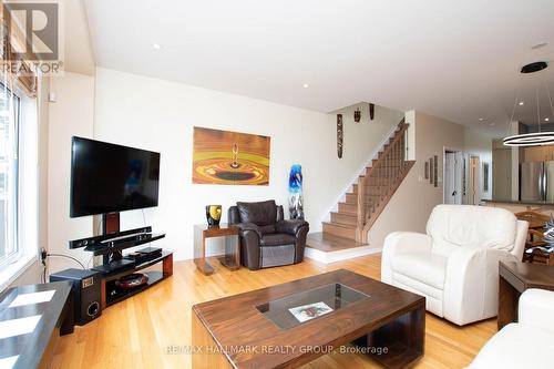 1397 Kitchener Avenue, Ottawa, ON - Indoor Photo Showing Living Room