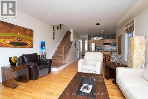 1397 Kitchener Avenue, Ottawa, ON - Indoor Photo Showing Living Room