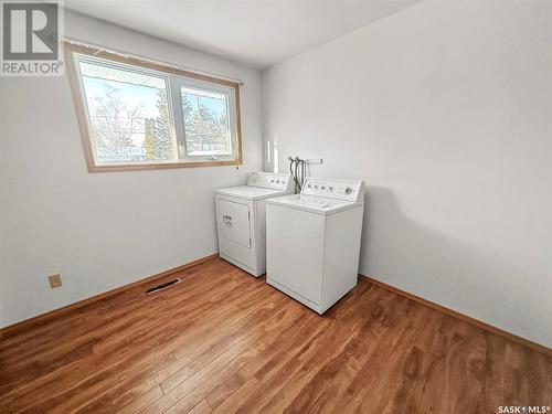 83 Macdonald Crescent, Swift Current, SK - Indoor Photo Showing Laundry Room