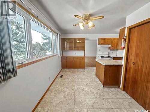 83 Macdonald Crescent, Swift Current, SK - Indoor Photo Showing Kitchen