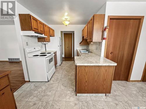 83 Macdonald Crescent, Swift Current, SK - Indoor Photo Showing Kitchen