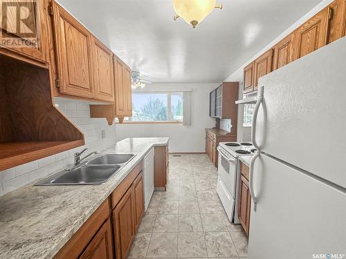 83 Macdonald Crescent, Swift Current, SK - Indoor Photo Showing Kitchen With Double Sink