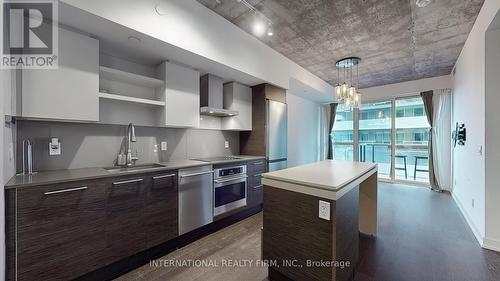 725 - 1030 King Street W, Toronto, ON - Indoor Photo Showing Kitchen