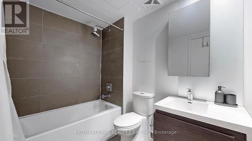 725 - 1030 King Street W, Toronto, ON - Indoor Photo Showing Bathroom