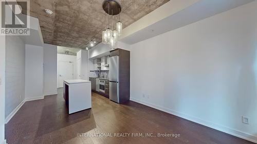 725 - 1030 King Street W, Toronto, ON - Indoor Photo Showing Kitchen