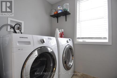 5 - 265 Ellen Davidson Drive, Oakville, ON - Indoor Photo Showing Laundry Room