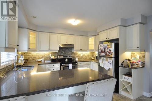 5 - 265 Ellen Davidson Drive, Oakville, ON - Indoor Photo Showing Kitchen With Double Sink With Upgraded Kitchen