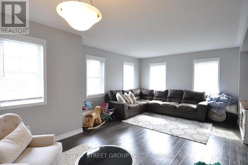 5 - 265 Ellen Davidson Drive, Oakville, ON - Indoor Photo Showing Living Room