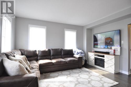 5 - 265 Ellen Davidson Drive, Oakville, ON - Indoor Photo Showing Living Room