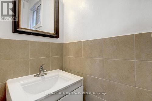 518 Clarence Street E, Ottawa, ON - Indoor Photo Showing Bathroom