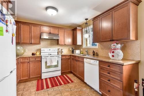 625 Laurier Boulevard, Brockville, ON - Indoor Photo Showing Kitchen With Double Sink