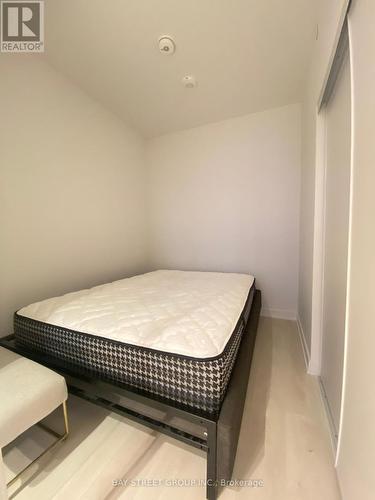 2513 - 127 Broadway Avenue, Toronto, ON - Indoor Photo Showing Bedroom