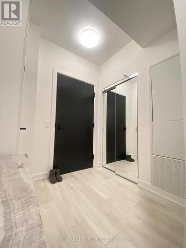 2513 - 127 Broadway Avenue, Toronto, ON - Indoor Photo Showing Other Room