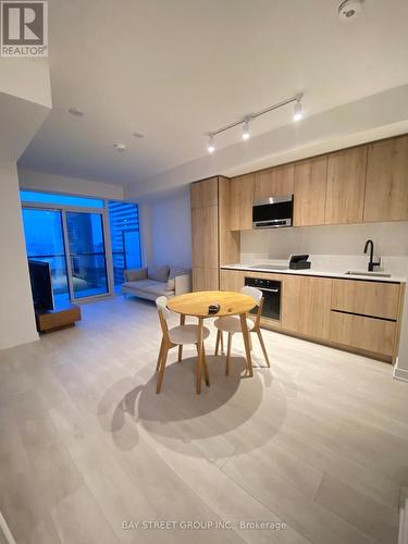 2513 - 127 Broadway Avenue, Toronto, ON - Indoor Photo Showing Kitchen