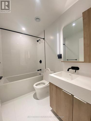 2513 - 127 Broadway Avenue, Toronto, ON - Indoor Photo Showing Bathroom