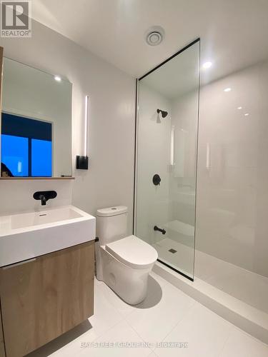 2513 - 127 Broadway Avenue, Toronto, ON - Indoor Photo Showing Bathroom