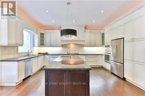 82 Proctor Avenue, Markham, ON - Indoor Photo Showing Kitchen With Upgraded Kitchen