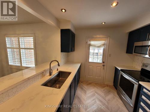 712 Shortreed Crescent, Milton, ON - Indoor Photo Showing Kitchen