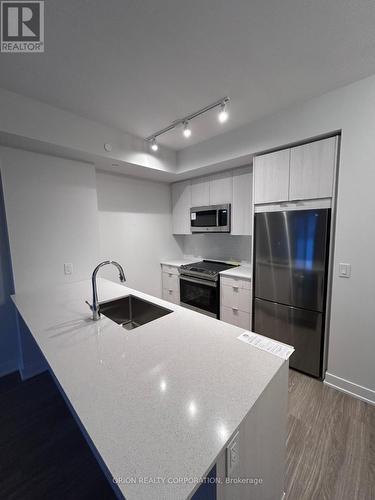 1602 - 4130 Parkside Village Drive, Mississauga, ON - Indoor Photo Showing Kitchen